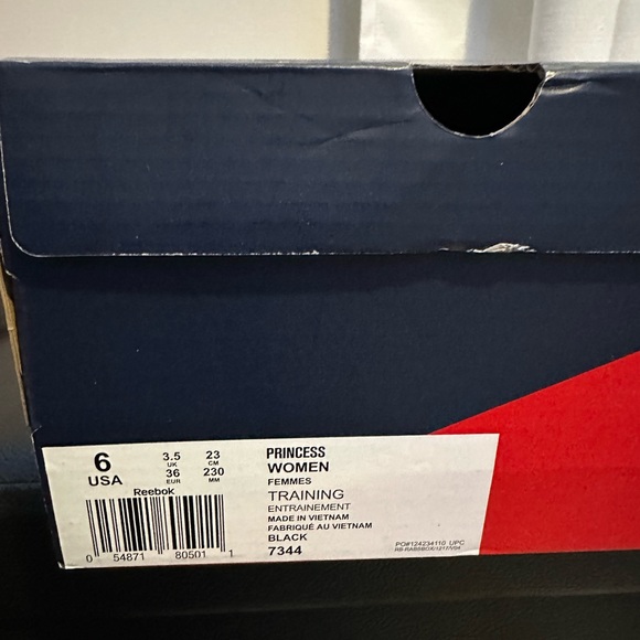 Classic Reebok Sneakers - Picture 2 of 4